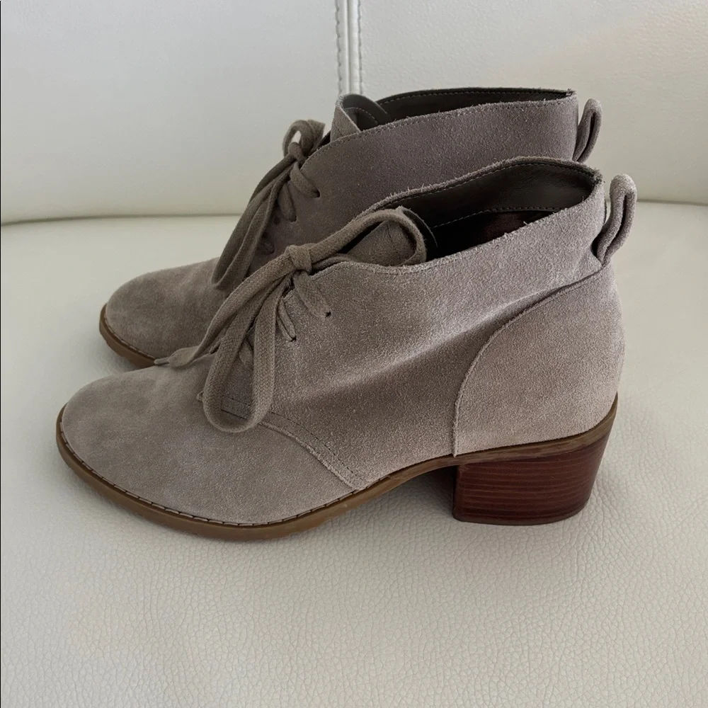Susina Size 7.5 Taupe Tan Suede Ankle Booties Tie Closure Shoes